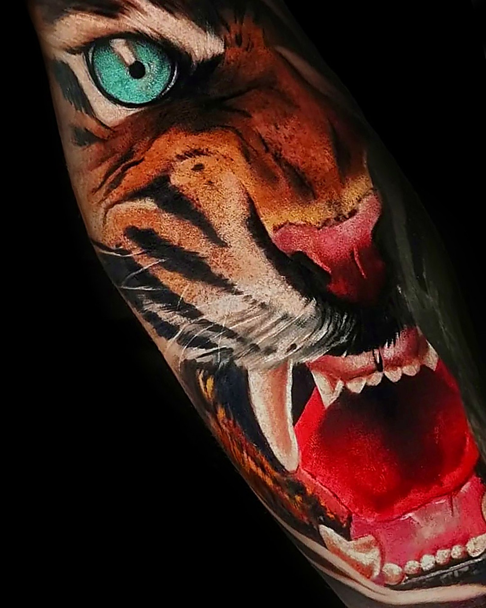 Tigre realistica a colori